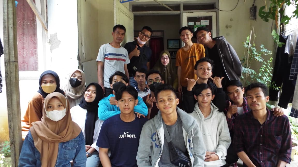 Hari ini kami mengunjungi orang tua dari saudara kami di organisasi untuk memberikan dukungan doa dan mengingatkan bahwa dalam suka dan duka kami adalah keluarga. Tahun 2022