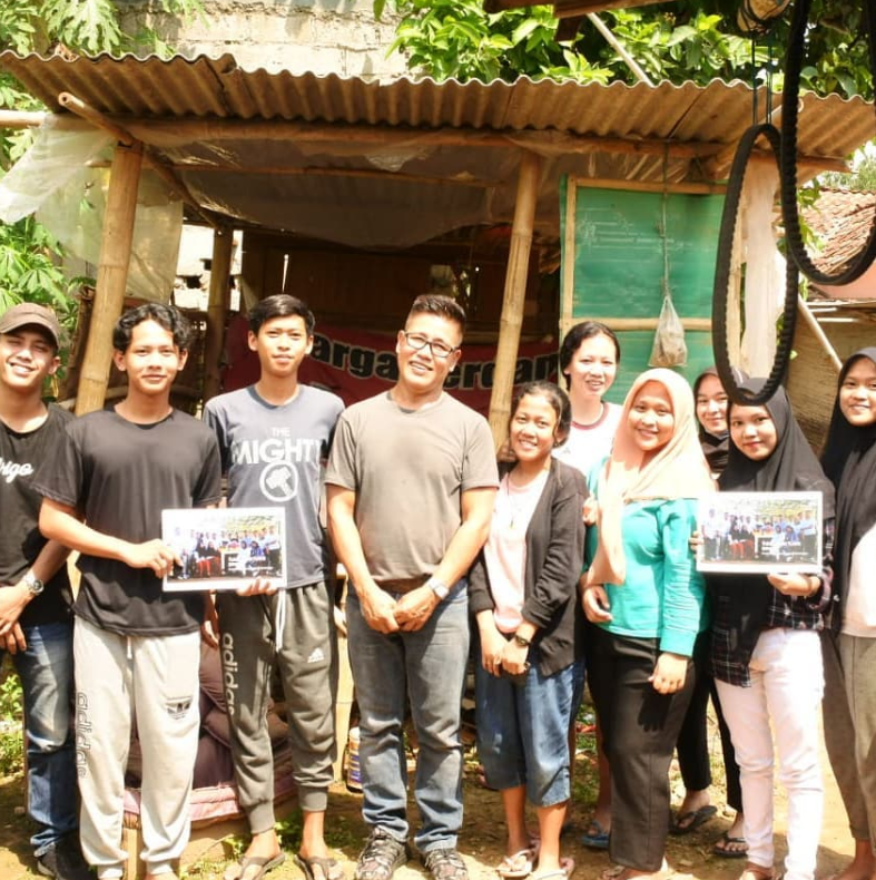 Sosialisasi di Desa Jonggol Kampung Jeprah Di kampus kamu akan belajar hal-hal yang tidak diajarkan di mana pun berpikir kritis menyelesaikan masalah kompleks dan berkolaborasi dengan orang-orang hebat dari berbagai latar belakang. Tahun 2020