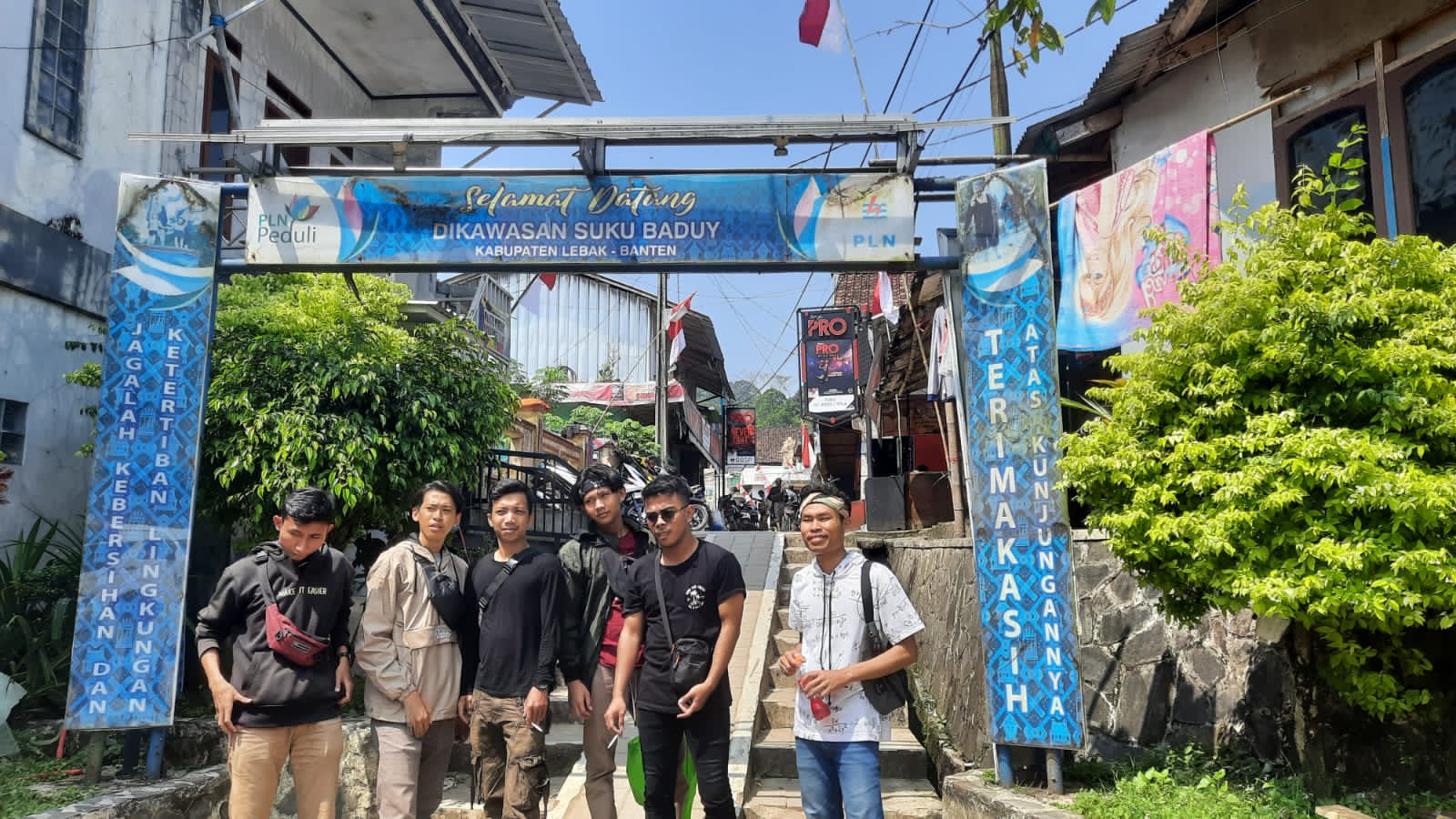 Visit ke Rumah Adat Baduy. Hari ini saya belajar langsung tentang kehidupan masyarakat Baduy yang masih menjaga tradisi leluhur dengan ketat. 