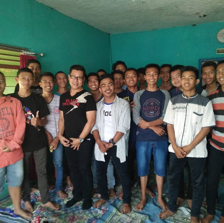 Sosialisasi di Desa Kuningan Kampung Lebak Wangi Jawa Barat Tahun 2019 Bukan sekadar gelar. Ini tentang akses ke peluang yang lebih luas. Kuliah membuka pintu karir jaringan profesional dan pola pikir yang terbukti meningkatkan kualitas hidup.